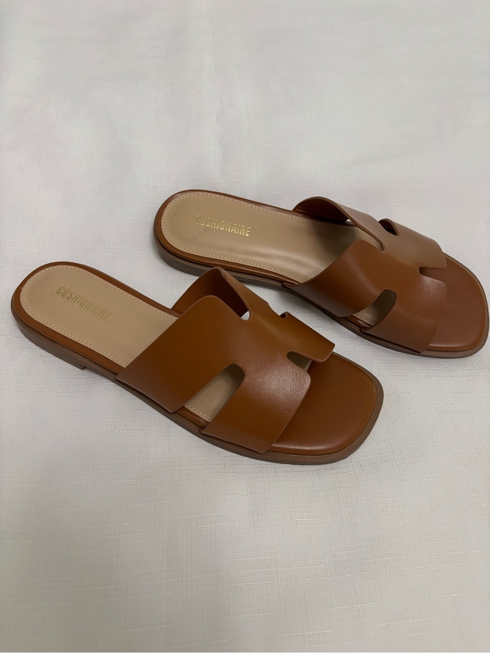 Cushionaire Voyage Brown Cutout Strap Slides Sandals Women 7M
